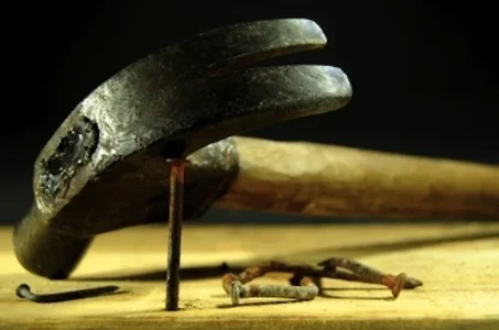 hammer-nail.webp