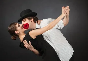 tango_roses_couple_360.webp