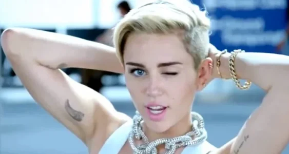 IlluminatiWatcherDotCom-Miley-Cyrus-MTV-EMA-one-all-seeing-eye.webp