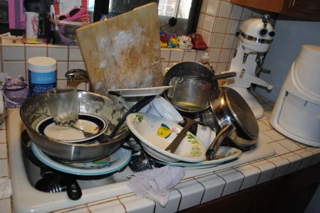 stack-dirty-dishes.webp