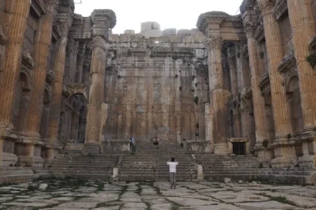 baalbek_t_bacchus_cella_3.webp