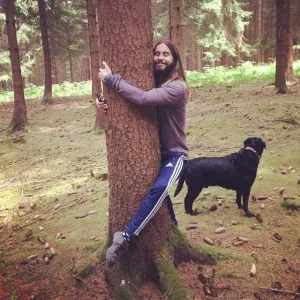 Jared-Leto-hugging-a-tree-Instagram-July-2014.webp