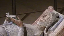 220px-Church_of_Fontevraud_Abbey_Eleanor_of_Aquitaine_effigy.webp