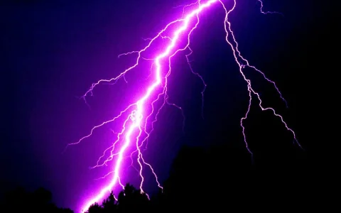 Stock-Lightning-stock-17004503-1280-800.webp