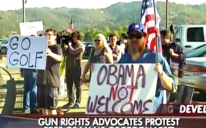 GunAdvocatesRoseburgObamaVisit.webp
