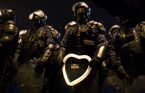 Romanian-gendarme-and-heart.webp