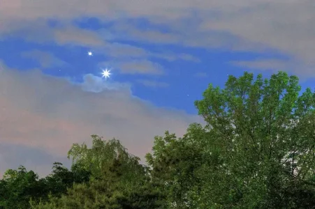 conjunction-of-venus-and-jupiter-babak-tafreshi.webp