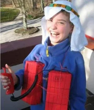 inappropriate-kid-children-costumes-111.webp