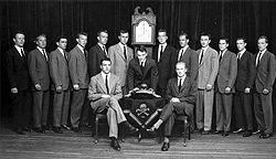 250px-Skull_and_Crossbones_c1947,_GHW_Bush_left_of_clock.webp