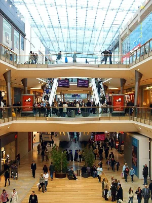 Interior_of_Bull_Ring,_Birmingham.webp