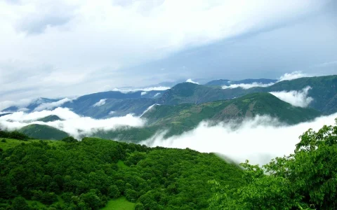 1024px-The_misty_mountains.webp