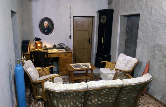 Nachbau_Hitlers_Bunkerarbeitszimmer-630x404.jpg