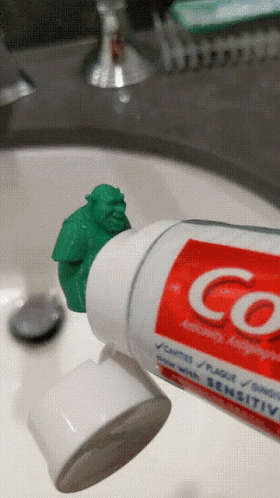 funny-shrek-toothpaste.gif