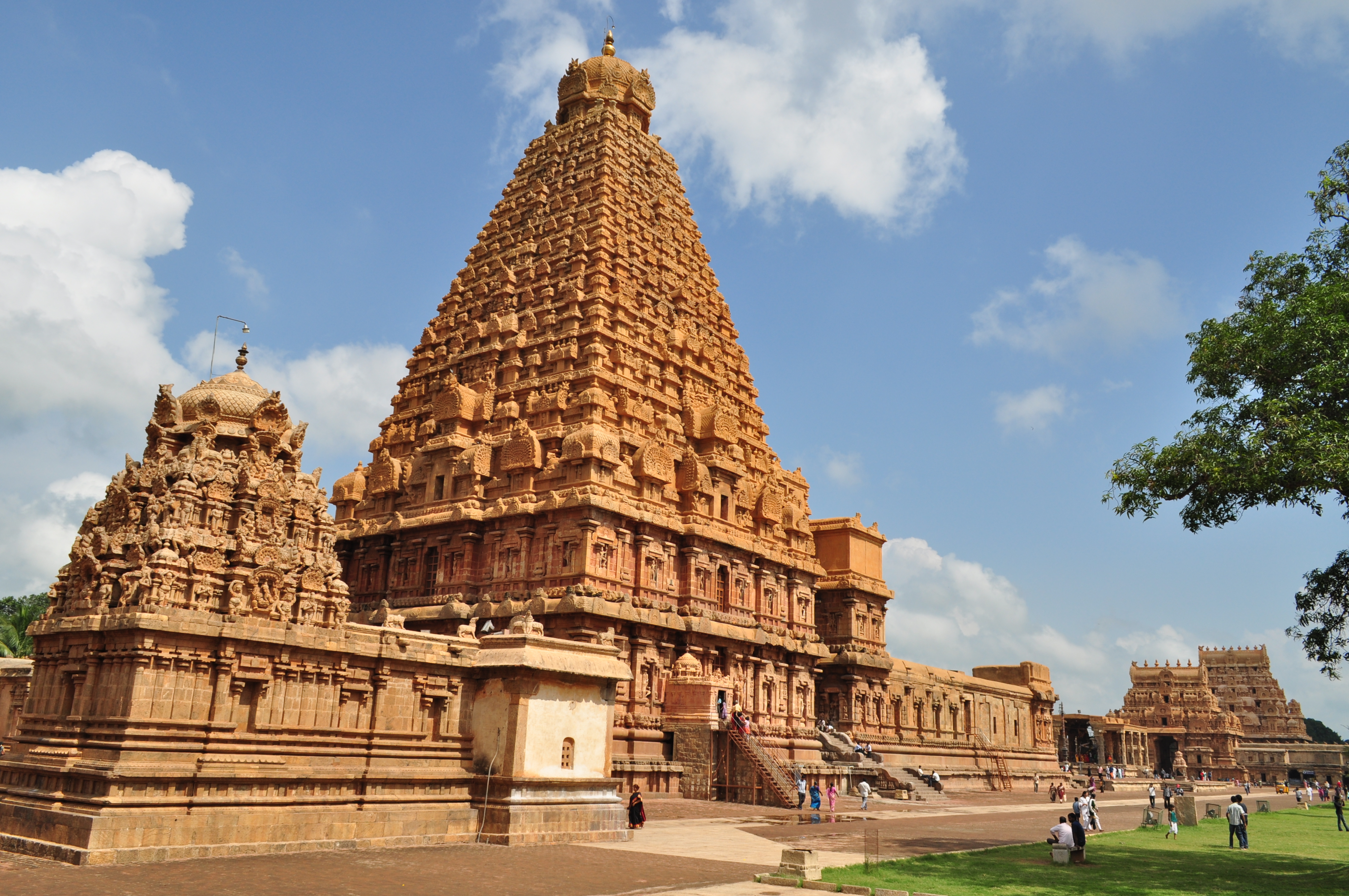 Brihadeeswarar_Temple_view_1.JPG