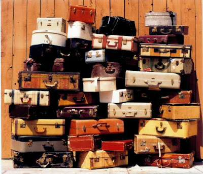 Lots+of+vintage+suitcases.jpg