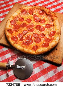 pepperoni-pizza-wood_~73347861.jpg