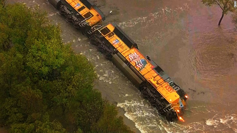 151024103153-train-derailment-texas-flood-newday-00000000-exlarge-169.jpg