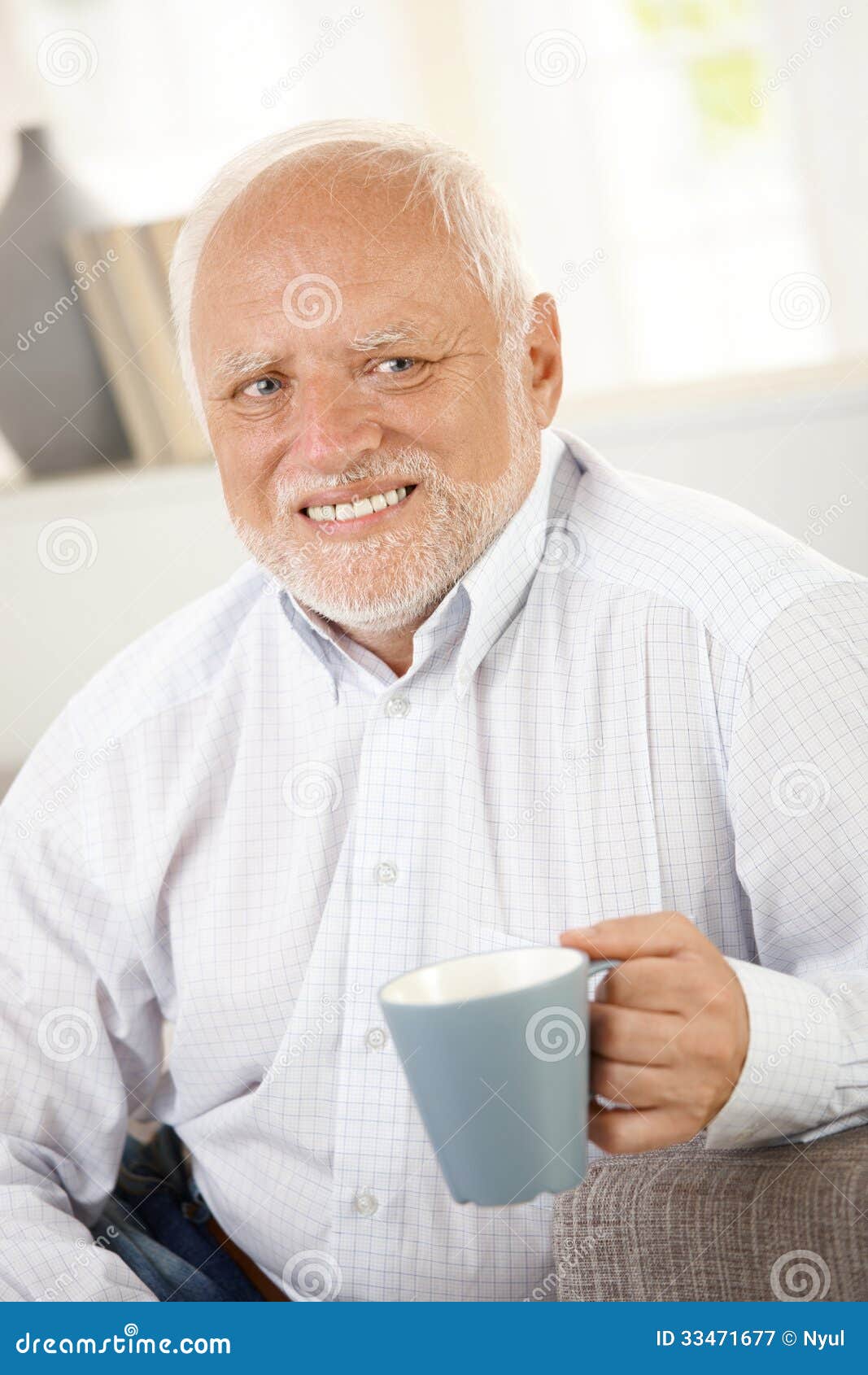 smiling-old-man-having-coffee-portrait-looking-happy-33471677.jpg