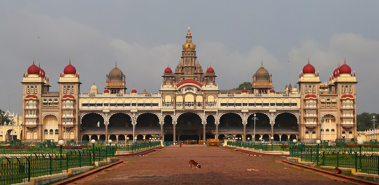 1280px-Mysore_Palace_Morning.jpg