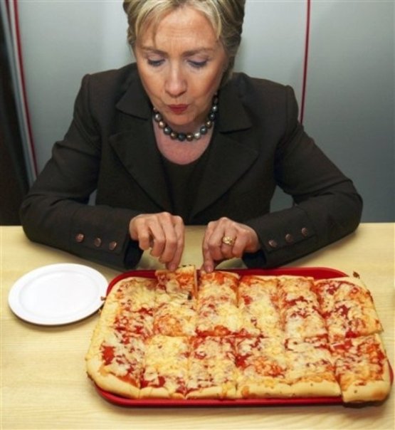 08-hillary-eating-pizza.jpg